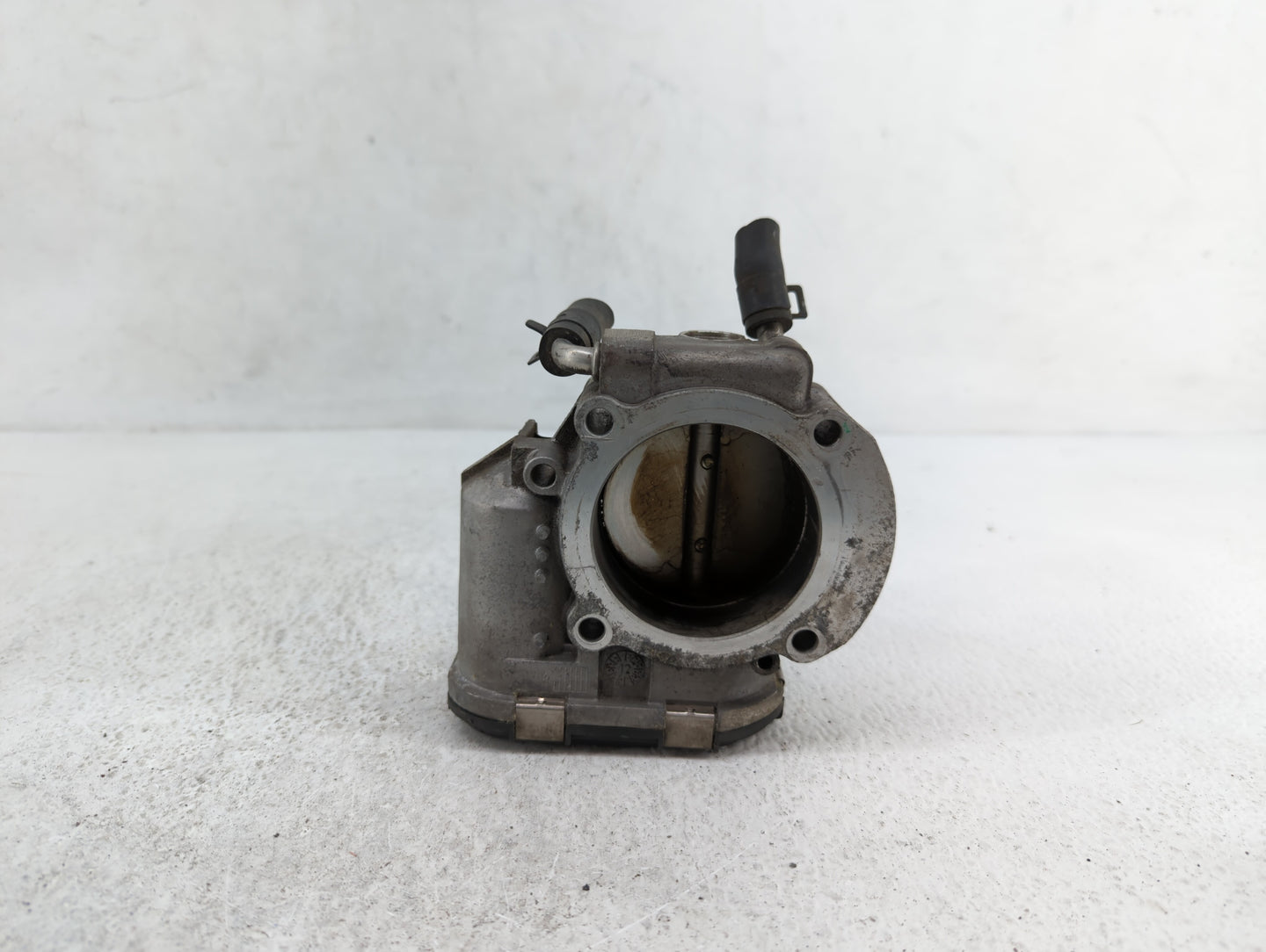 2011-2014 Hyundai Sonata Throttle Body P/N:35100-2G700 Fits Fits 2011 2012 2013 2014 2015 2016 OEM Used Auto Parts - Oemused