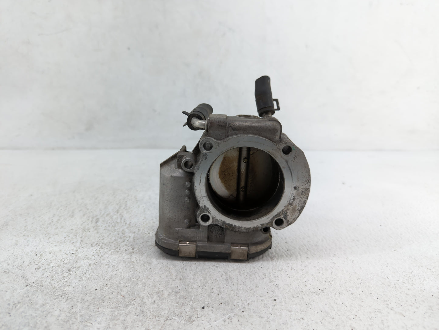 2011-2014 Hyundai Sonata Throttle Body P/N:35100-2G700 Fits Fits 2011 2012 2013 2014 2015 2016 OEM Used Auto Parts - Oemused