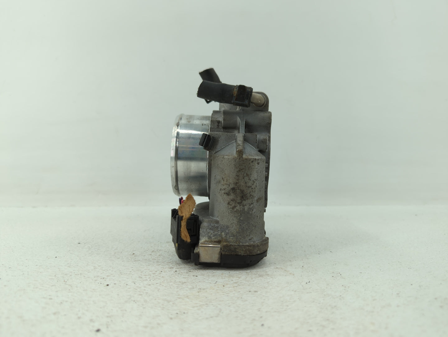 2011-2014 Hyundai Sonata Throttle Body P/N:35100-2G700 Fits Fits 2011 2012 2013 2014 2015 2016 OEM Used Auto Parts - Oemused