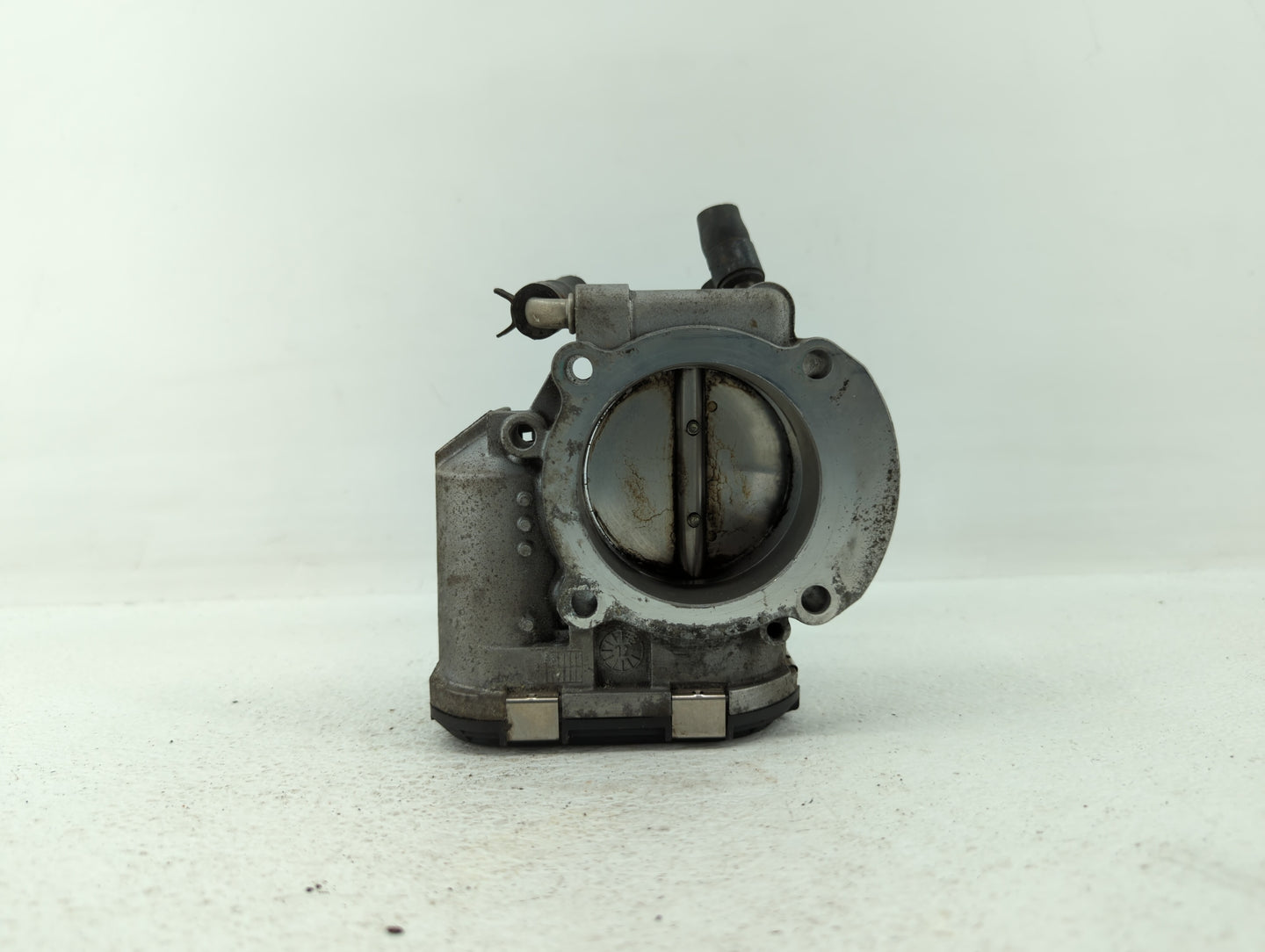 2011-2014 Hyundai Sonata Throttle Body P/N:35100-2G700 Fits Fits 2011 2012 2013 2014 2015 2016 OEM Used Auto Parts - Oemused