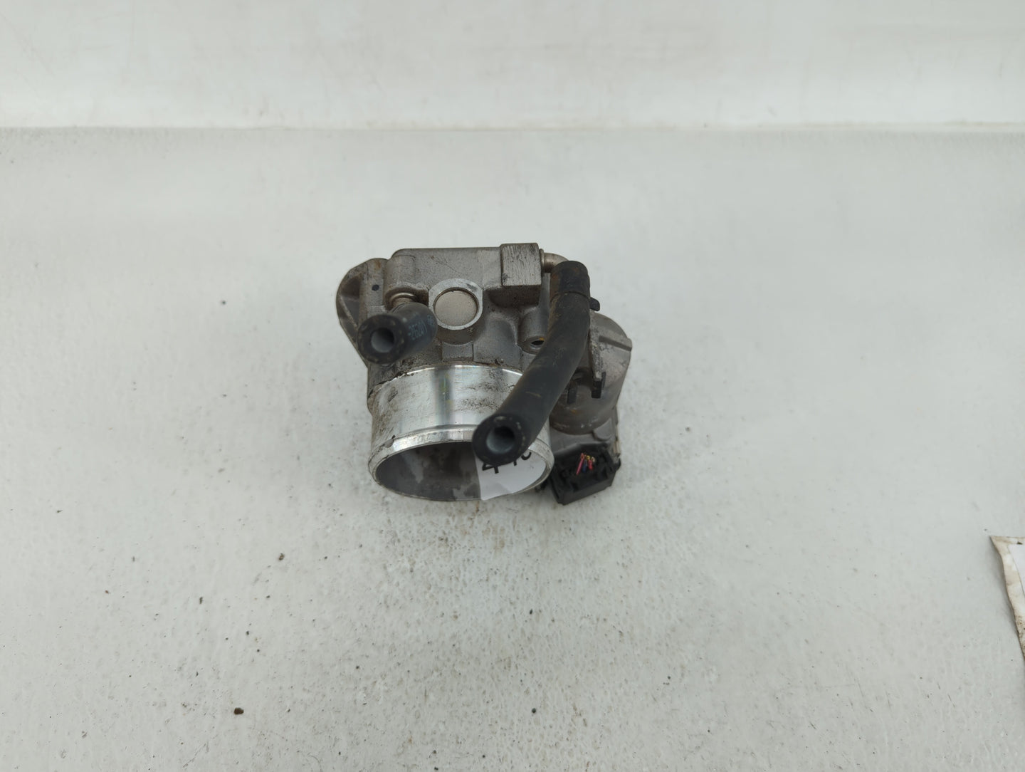 2011-2014 Hyundai Sonata Throttle Body P/N:35100-2G700 Fits Fits 2011 2012 2013 2014 2015 2016 OEM Used Auto Parts - Oemused