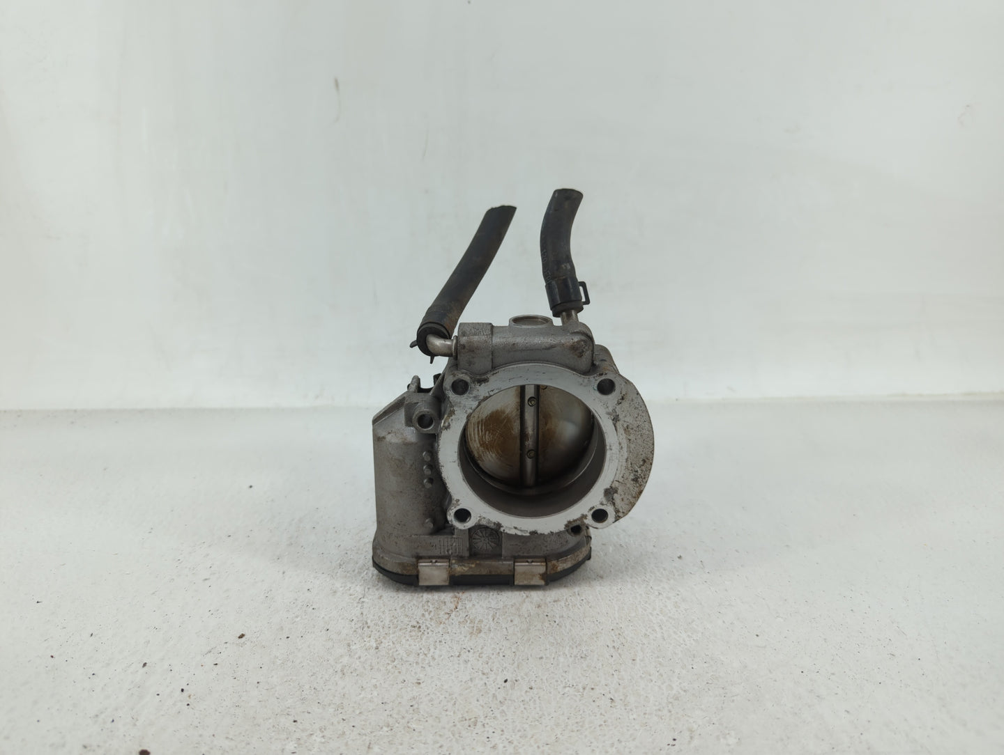 2011-2014 Hyundai Sonata Throttle Body P/N:35100-2G700 Fits Fits 2011 2012 2013 2014 2015 2016 OEM Used Auto Parts - Oemused