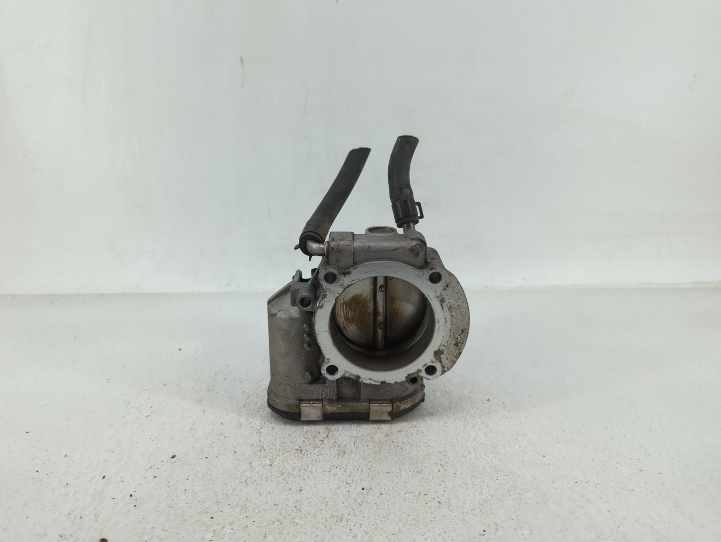 2011-2014 Hyundai Sonata Throttle Body P/N:35100-2G700 Fits Fits 2011 2012 2013 2014 2015 2016 OEM Used Auto Parts - Oemused