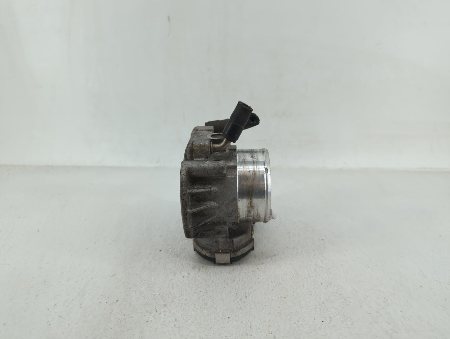 2011-2014 Hyundai Sonata Throttle Body P/N:35100-2G700 Fits Fits 2011 2012 2013 2014 2015 2016 OEM Used Auto Parts - Oemused