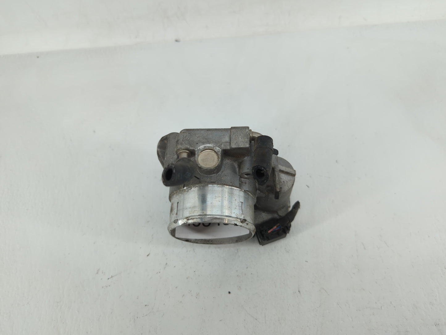 2011-2014 Hyundai Sonata Throttle Body P/N:35100-2G700 Fits Fits 2011 2012 2013 2014 2015 2016 OEM Used Auto Parts - Oemused
