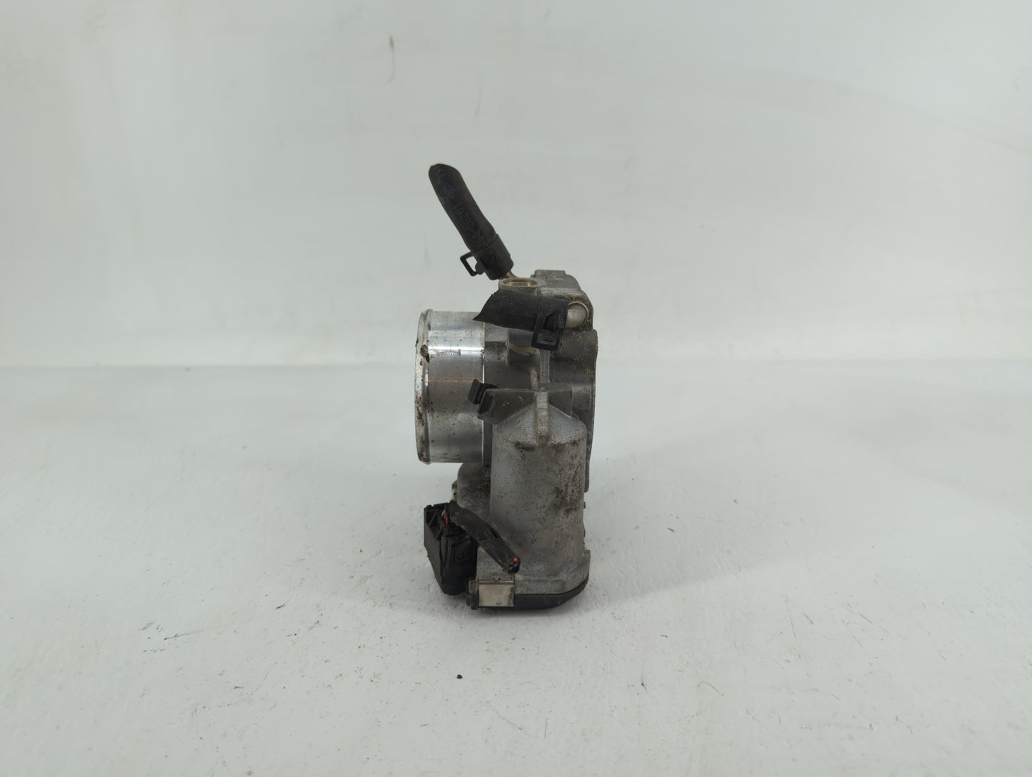 2011-2014 Hyundai Sonata Throttle Body P/N:35100-2G700 Fits Fits 2011 2012 2013 2014 2015 2016 OEM Used Auto Parts - Oemused
