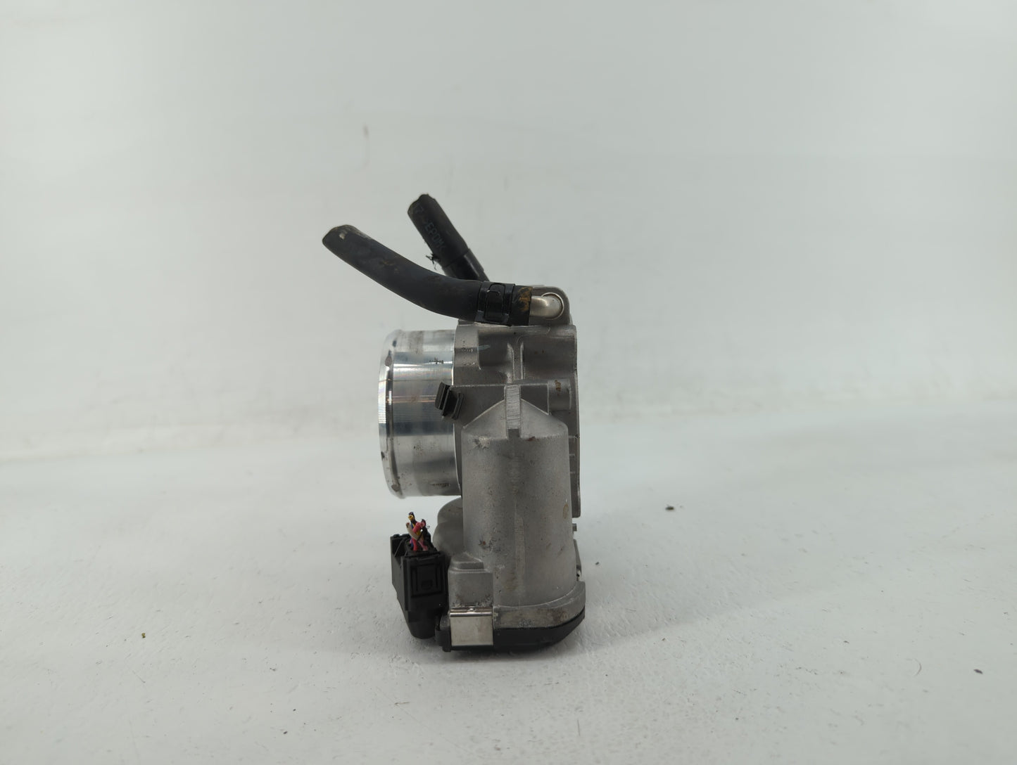 2011-2014 Hyundai Sonata Throttle Body P/N:35100-2G700 Fits Fits 2011 2012 2013 2014 2015 2016 OEM Used Auto Parts - Oemused