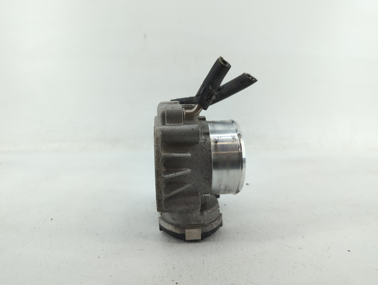 2011-2014 Hyundai Sonata Throttle Body P/N:35100-2G700 Fits Fits 2011 2012 2013 2014 2015 2016 OEM Used Auto Parts - Oemused