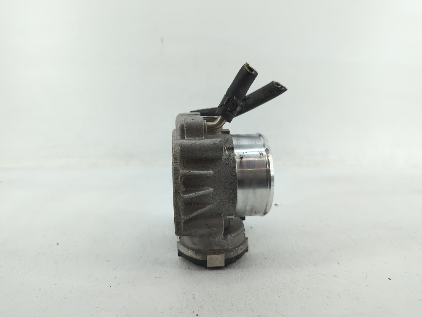 2011-2014 Hyundai Sonata Throttle Body P/N:35100-2G700 Fits Fits 2011 2012 2013 2014 2015 2016 OEM Used Auto Parts - Oemused