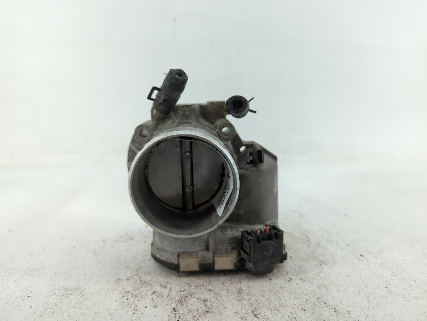 2011-2014 Hyundai Sonata Throttle Body P/N:35100-2G700 Fits Fits 2011 2012 2013 2014 2015 2016 OEM Used Auto Parts - Oemused