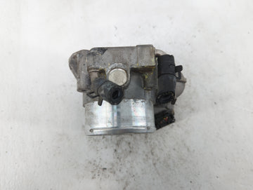 2011-2014 Hyundai Sonata Throttle Body P/N:35100-2G700 Fits Fits 2011 2012 2013 2014 2015 2016 OEM Used Auto Parts