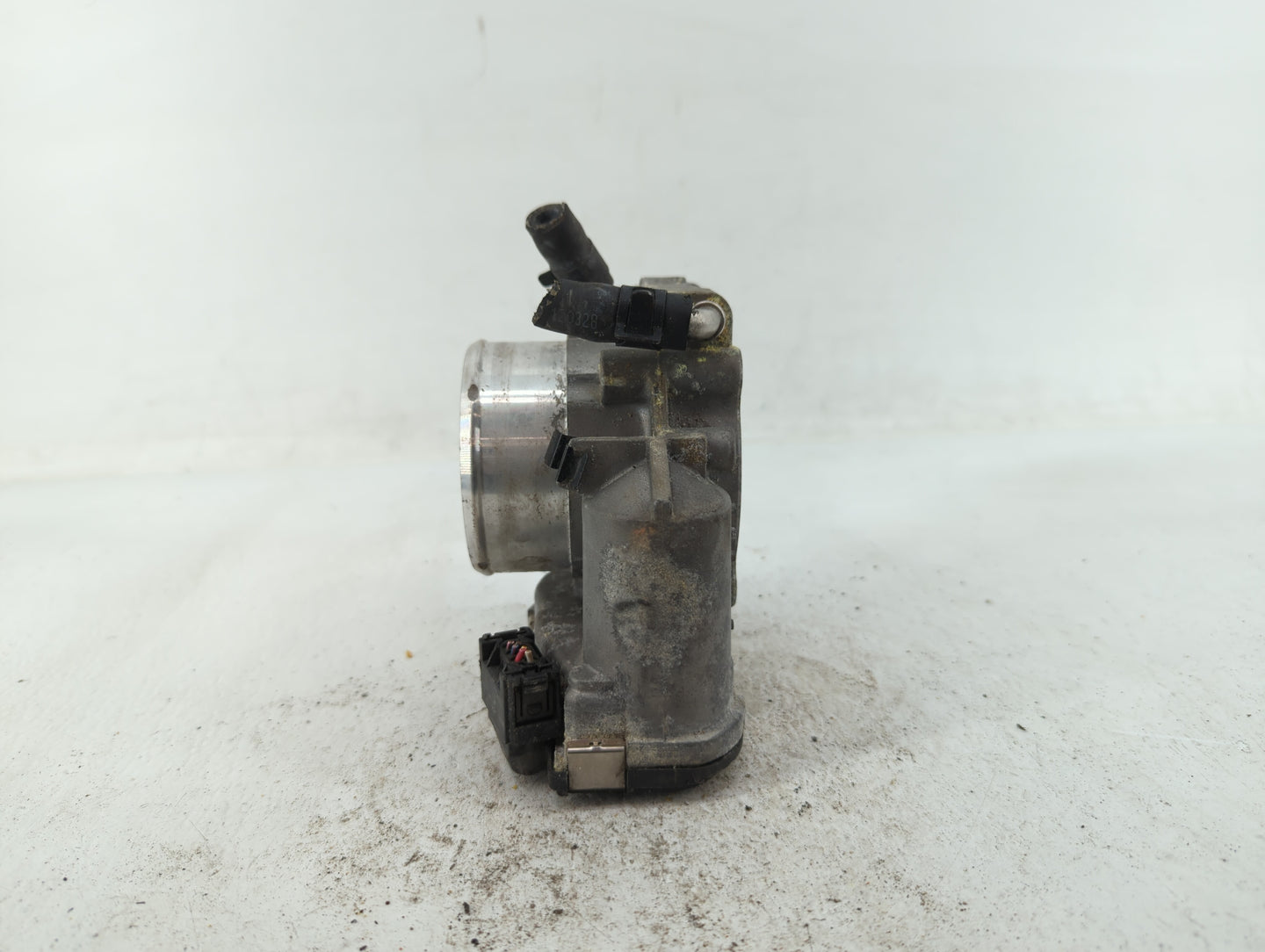 2011-2014 Hyundai Sonata Throttle Body P/N:35100-2G700 Fits Fits 2011 2012 2013 2014 2015 2016 OEM Used Auto Parts - Oemused