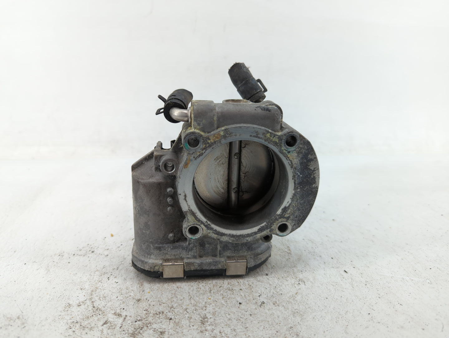 2011-2014 Hyundai Sonata Throttle Body P/N:35100-2G700 Fits Fits 2011 2012 2013 2014 2015 2016 OEM Used Auto Parts - Oemused