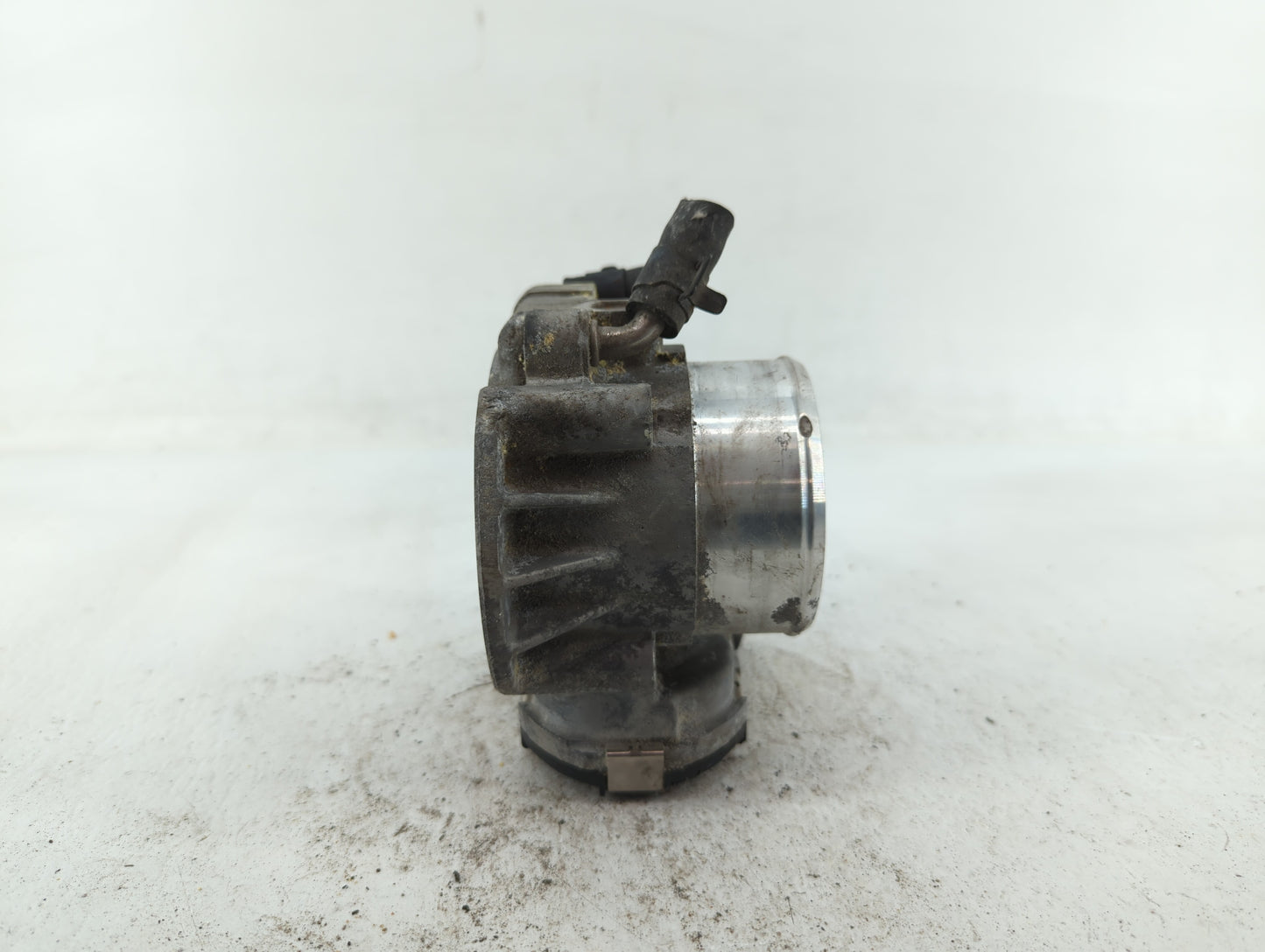 2011-2014 Hyundai Sonata Throttle Body P/N:35100-2G700 Fits Fits 2011 2012 2013 2014 2015 2016 OEM Used Auto Parts - Oemused