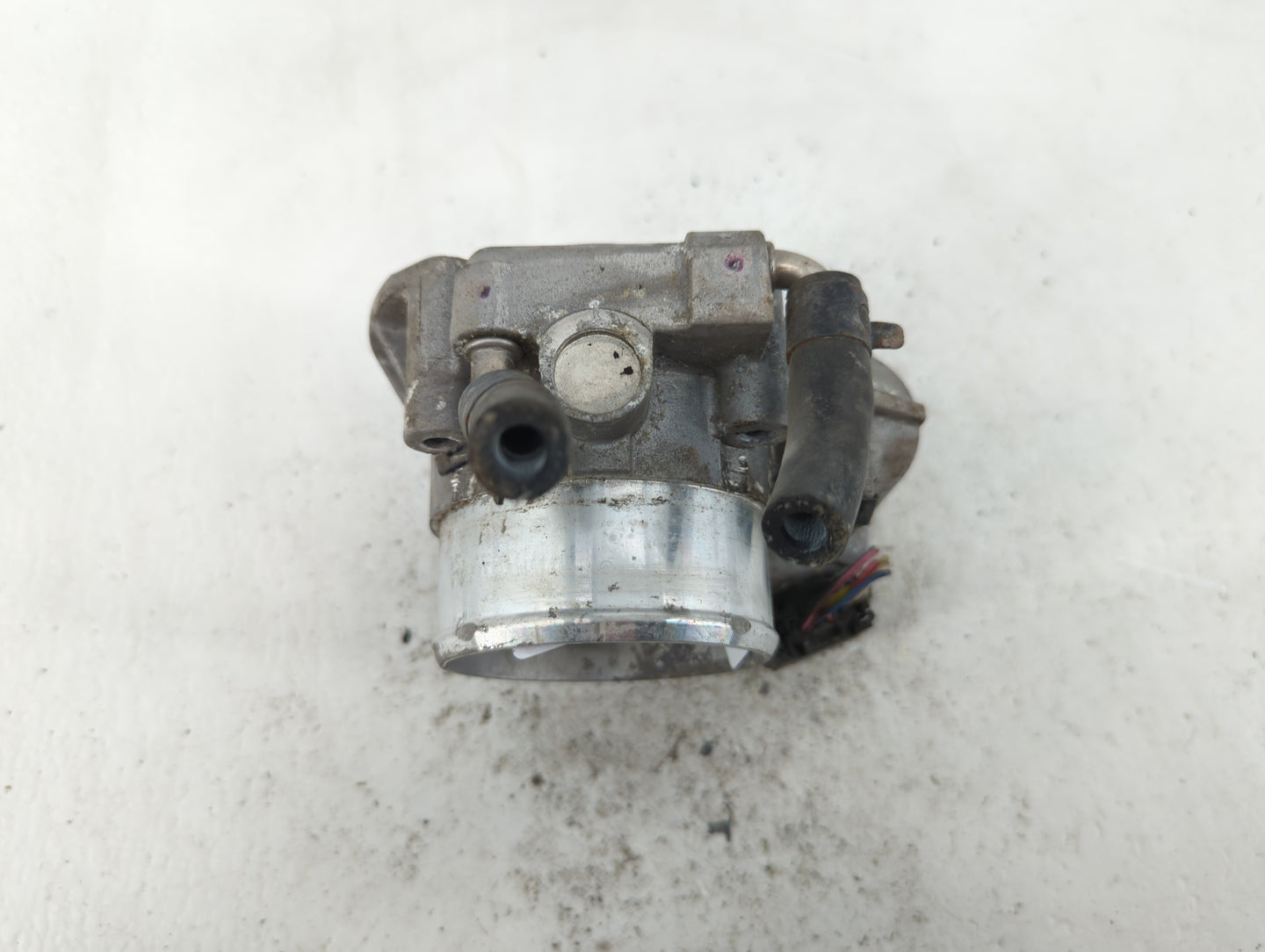 2011-2014 Hyundai Sonata Throttle Body P/N:35100-2G700 Fits Fits 2011 2012 2013 2014 2015 2016 OEM Used Auto Parts - Oemused