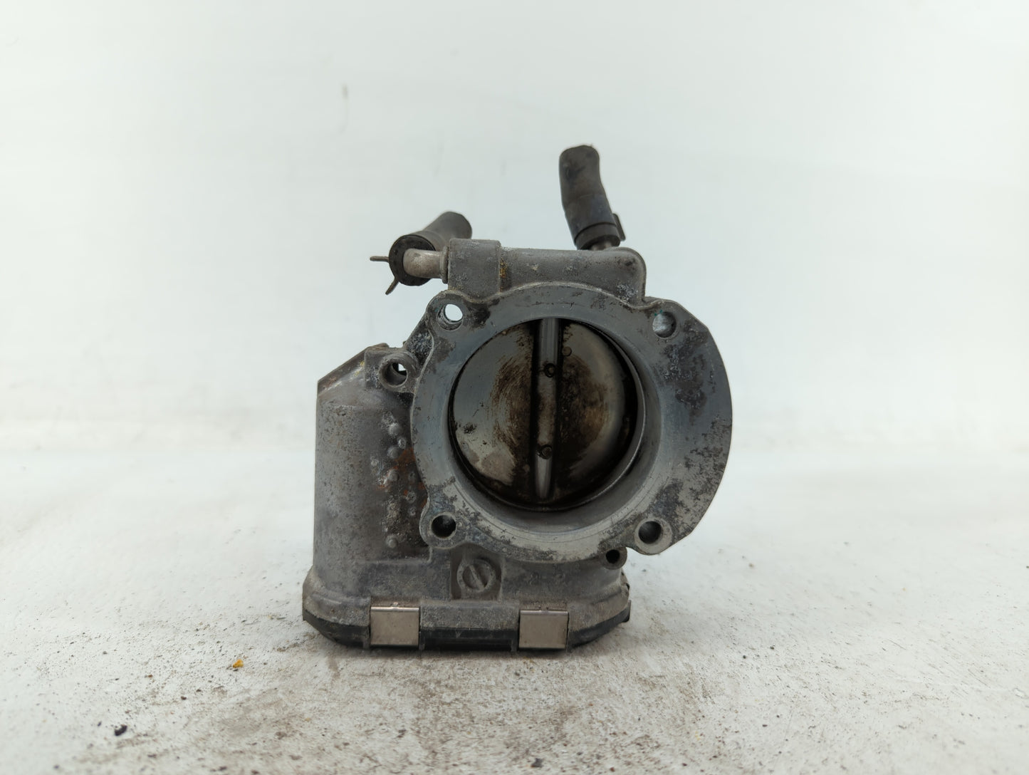 2011-2014 Hyundai Sonata Throttle Body P/N:35100-2G700 Fits Fits 2011 2012 2013 2014 2015 2016 OEM Used Auto Parts - Oemused