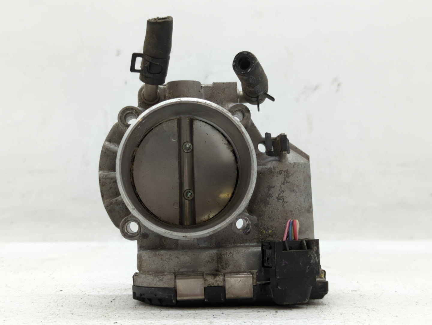 2011-2014 Hyundai Sonata Throttle Body P/N:35100-2G700 Fits Fits 2011 2012 2013 2014 2015 2016 OEM Used Auto Parts - Oemused