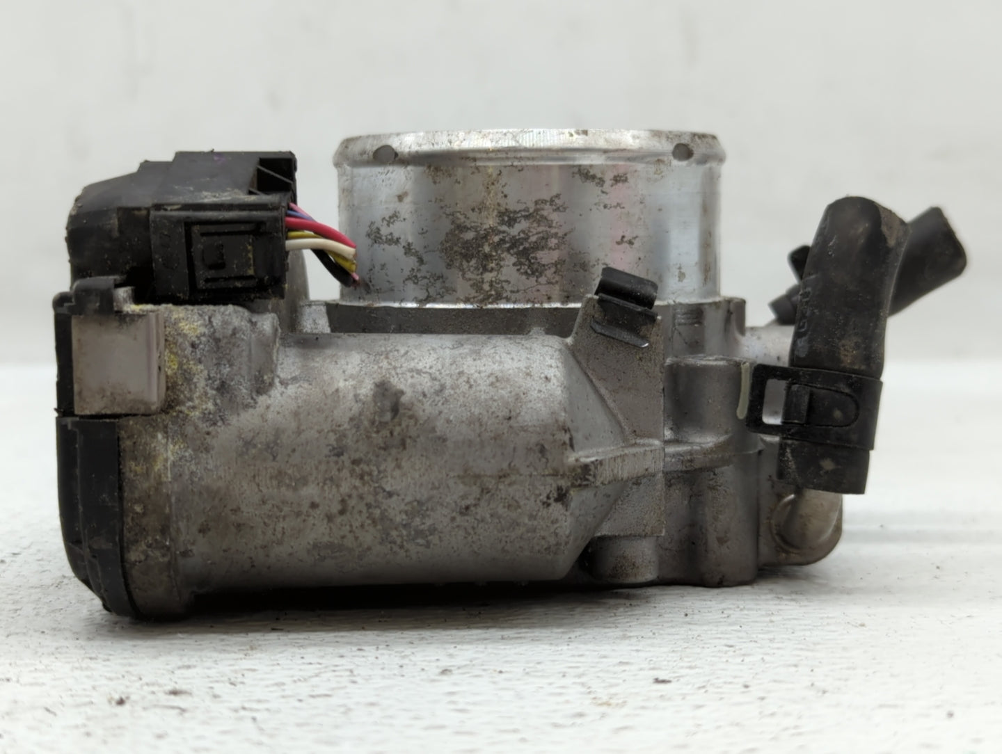 2011-2014 Hyundai Sonata Throttle Body P/N:35100-2G700 Fits Fits 2011 2012 2013 2014 2015 2016 OEM Used Auto Parts - Oemused