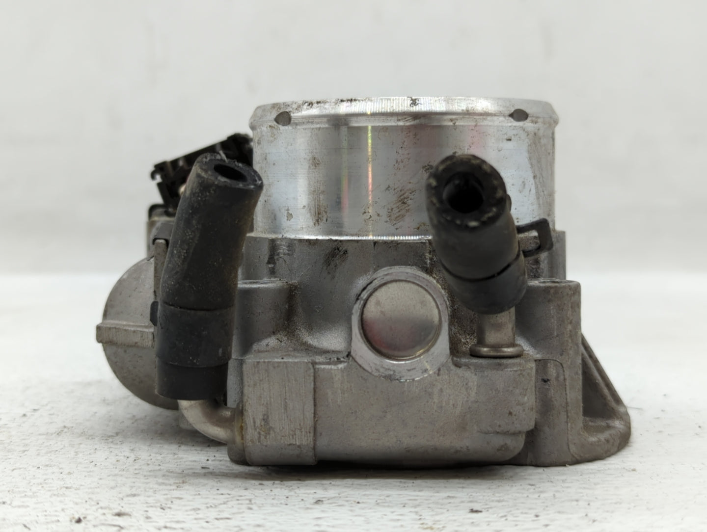 2011-2014 Hyundai Sonata Throttle Body P/N:35100-2G700 Fits Fits 2011 2012 2013 2014 2015 2016 OEM Used Auto Parts - Oemused