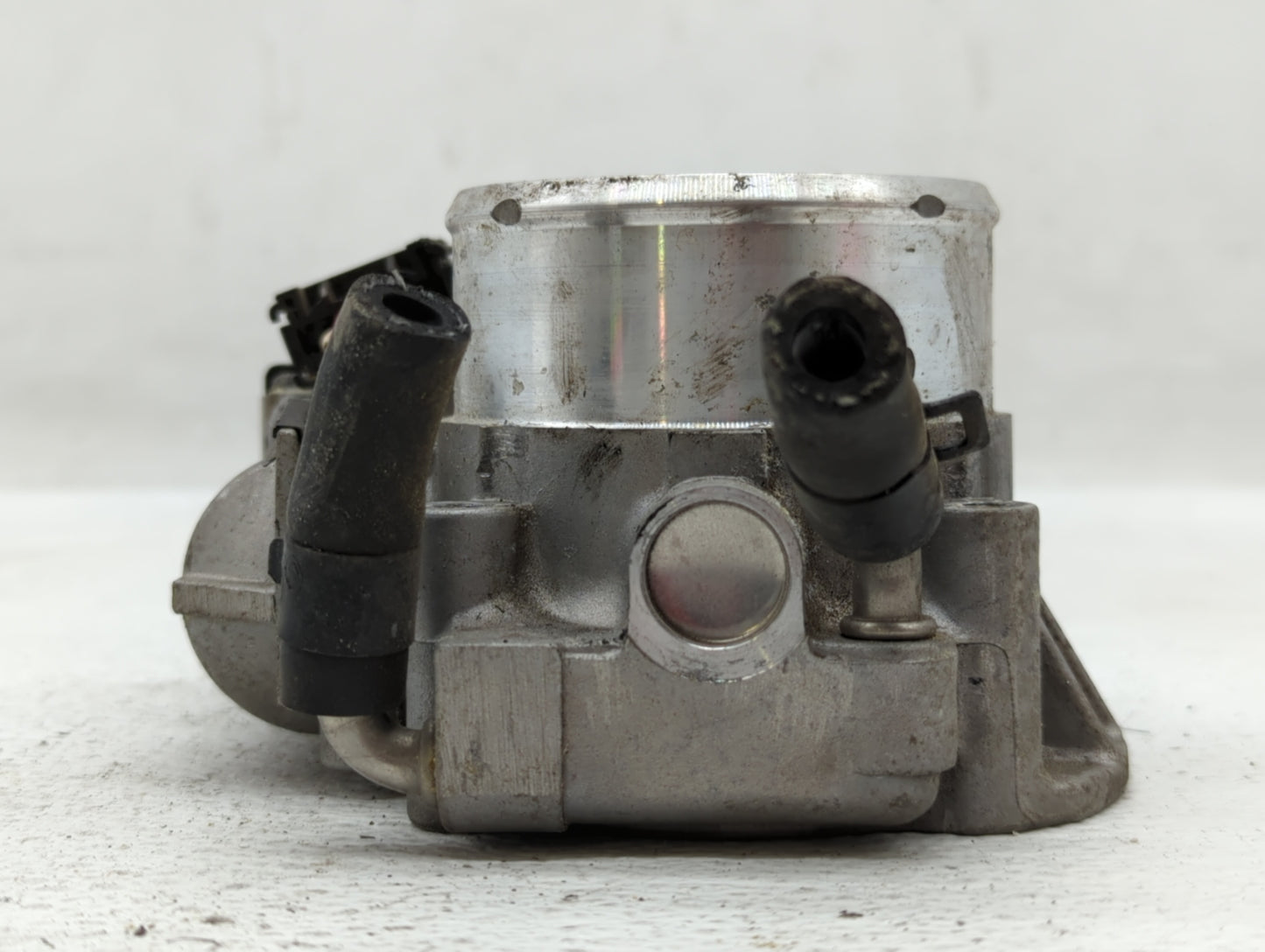 2011-2014 Hyundai Sonata Throttle Body P/N:35100-2G700 Fits Fits 2011 2012 2013 2014 2015 2016 OEM Used Auto Parts - Oemused