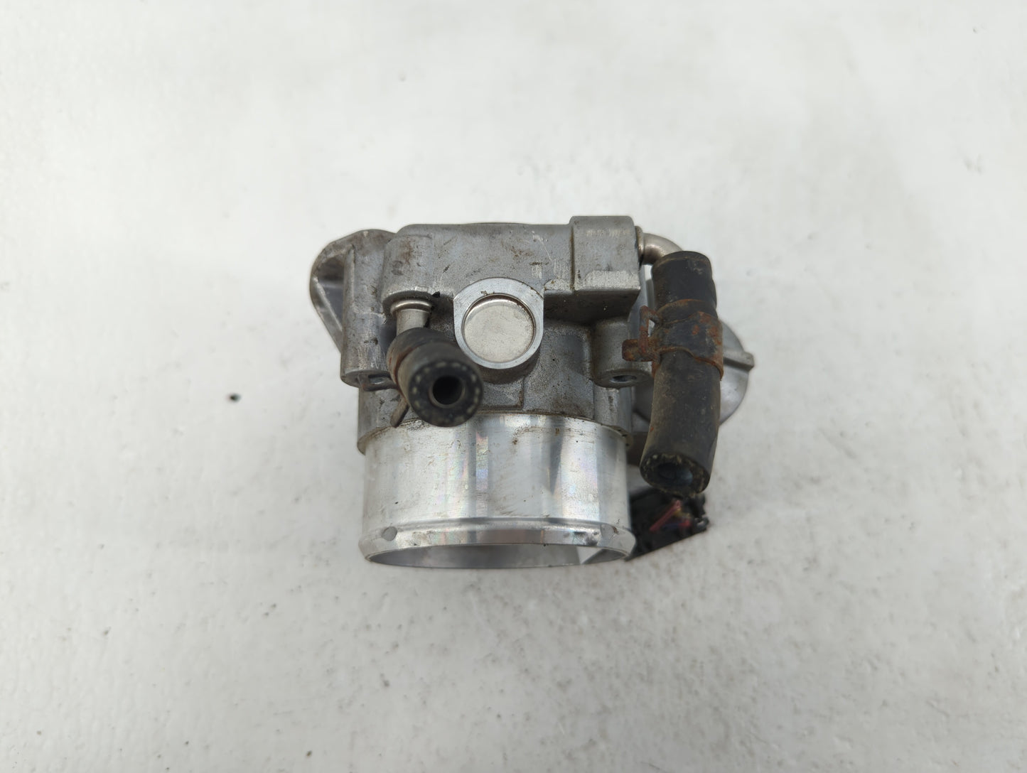 2011-2014 Hyundai Sonata Throttle Body P/N:35100-2G700 Fits Fits 2011 2012 2013 2014 2015 2016 OEM Used Auto Parts - Oemused