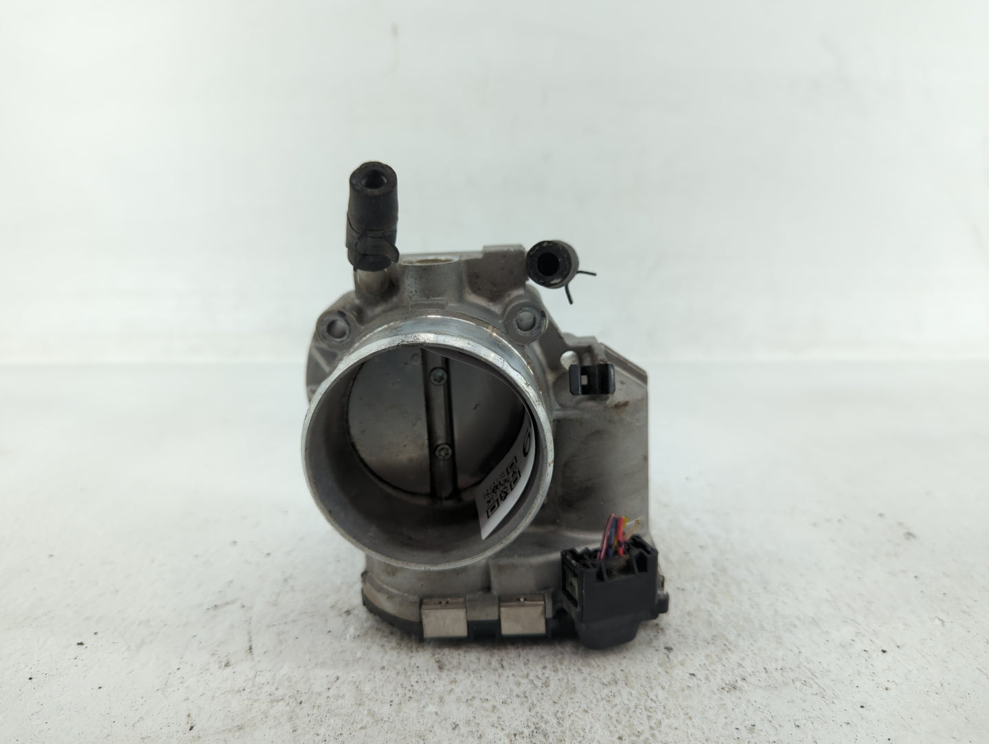 2011-2014 Hyundai Sonata Throttle Body P/N:35100-2G700 Fits Fits 2011 2012 2013 2014 2015 2016 OEM Used Auto Parts - Oemused