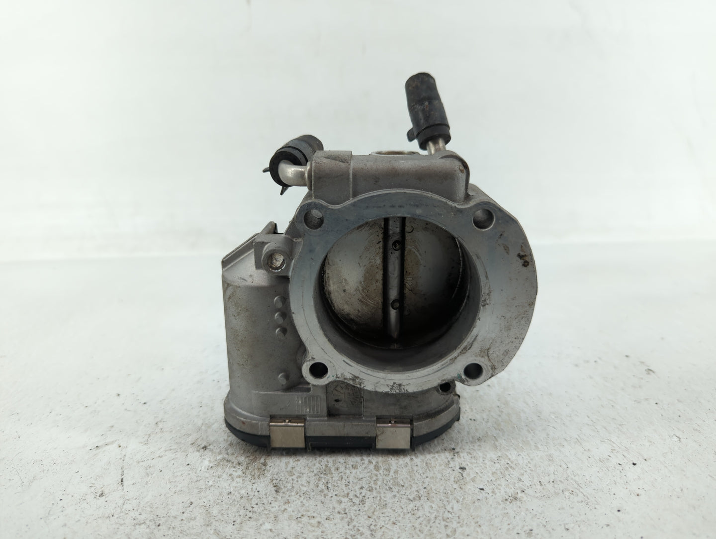 2011-2014 Hyundai Sonata Throttle Body P/N:35100-2G700 Fits Fits 2011 2012 2013 2014 2015 2016 OEM Used Auto Parts - Oemused