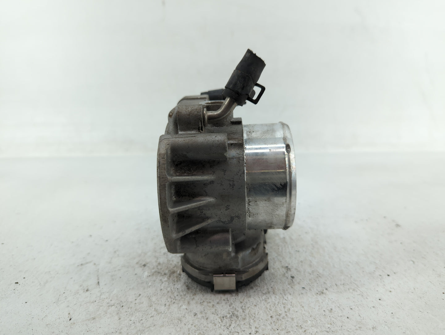 2011-2014 Hyundai Sonata Throttle Body P/N:35100-2G700 Fits Fits 2011 2012 2013 2014 2015 2016 OEM Used Auto Parts - Oemused