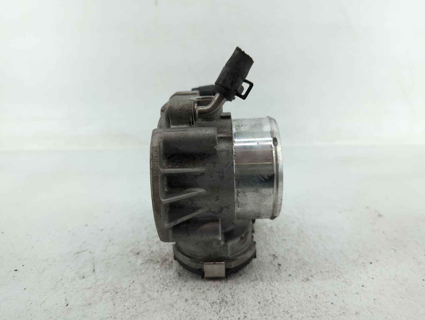 2011-2014 Hyundai Sonata Throttle Body P/N:35100-2G700 Fits Fits 2011 2012 2013 2014 2015 2016 OEM Used Auto Parts - Oemused