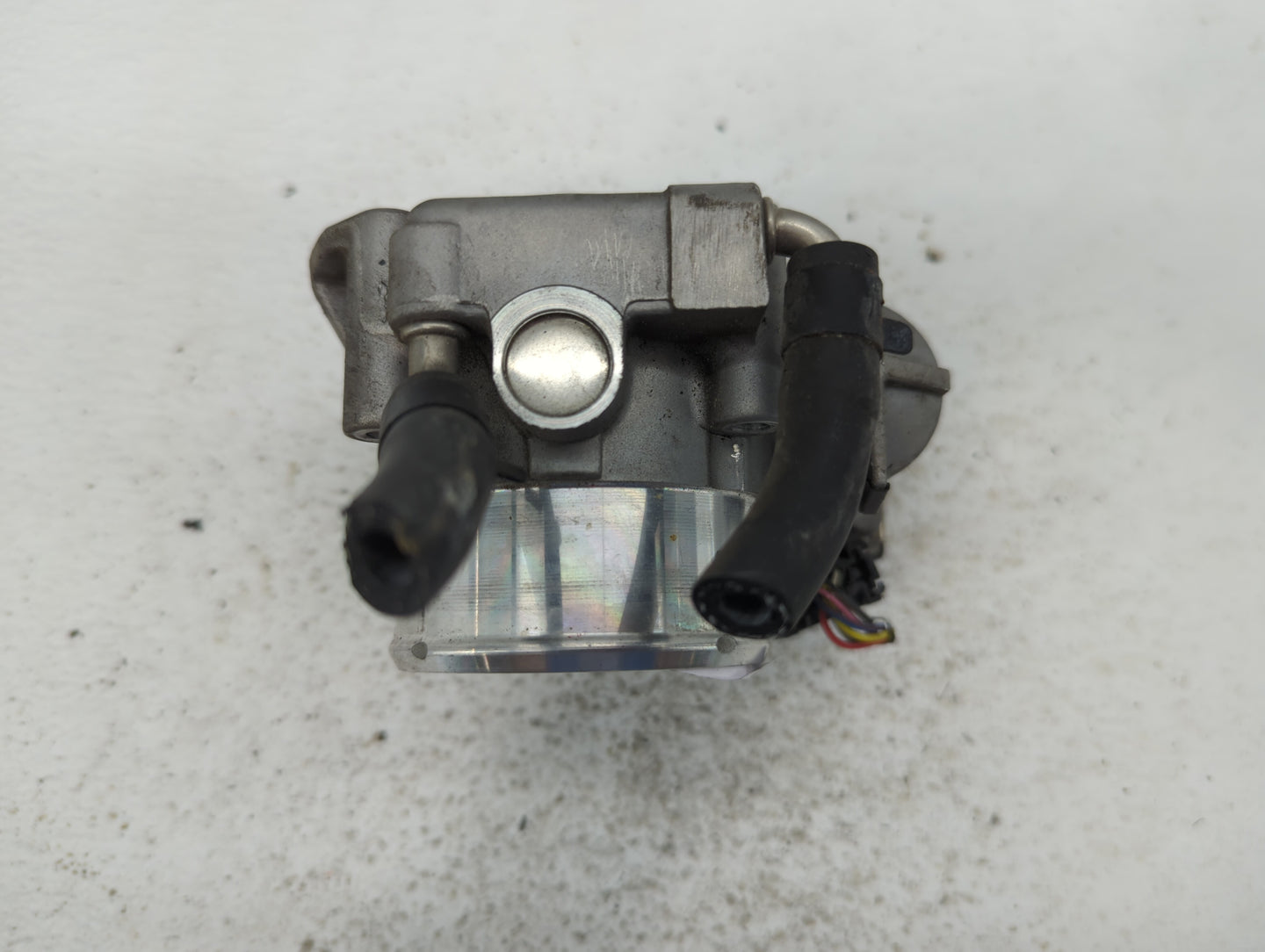 2011-2014 Hyundai Sonata Throttle Body P/N:35100-2G700 Fits Fits 2011 2012 2013 2014 2015 2016 OEM Used Auto Parts - Oemused
