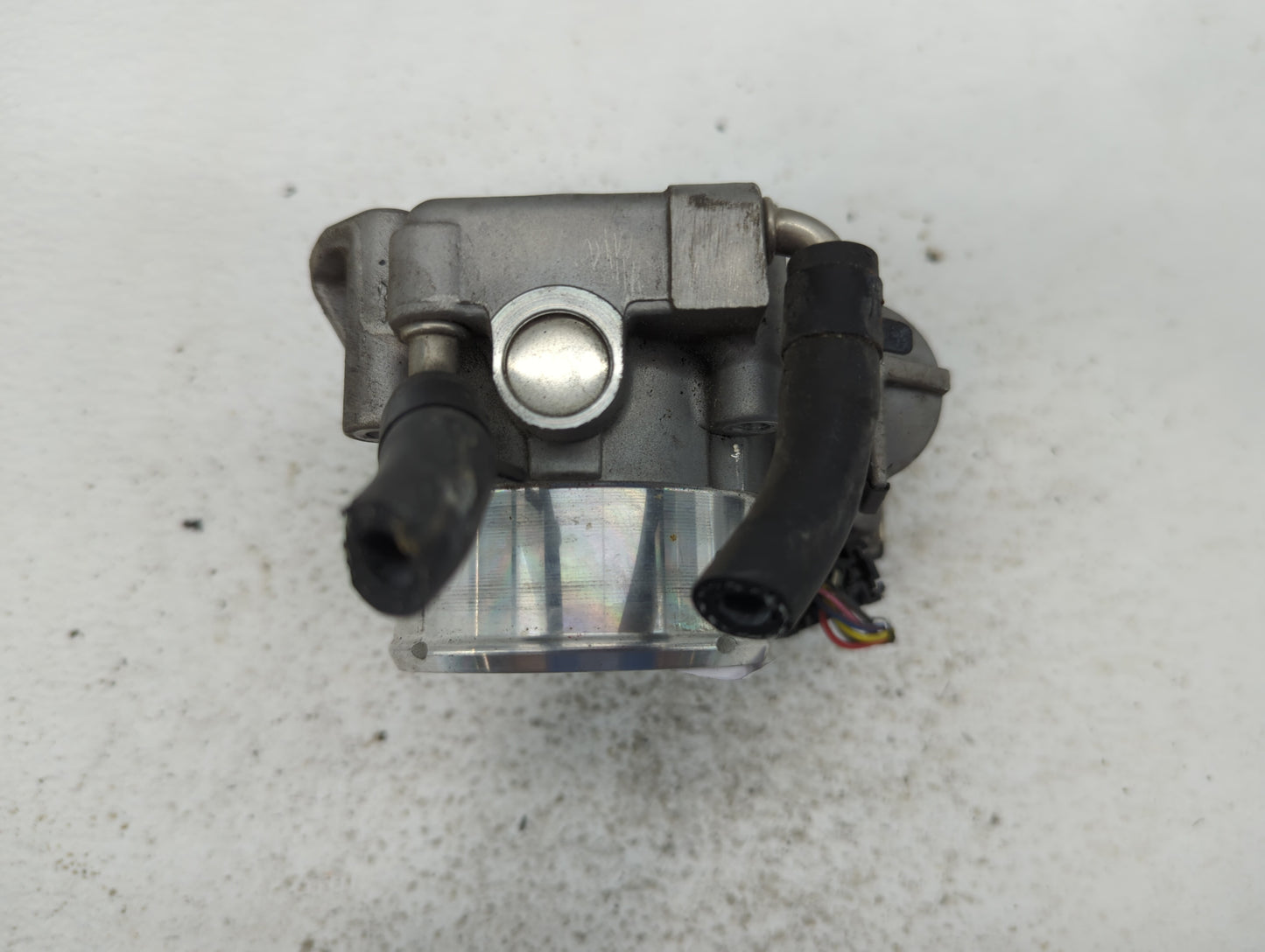 2011-2014 Hyundai Sonata Throttle Body P/N:35100-2G700 Fits Fits 2011 2012 2013 2014 2015 2016 OEM Used Auto Parts - Oemused