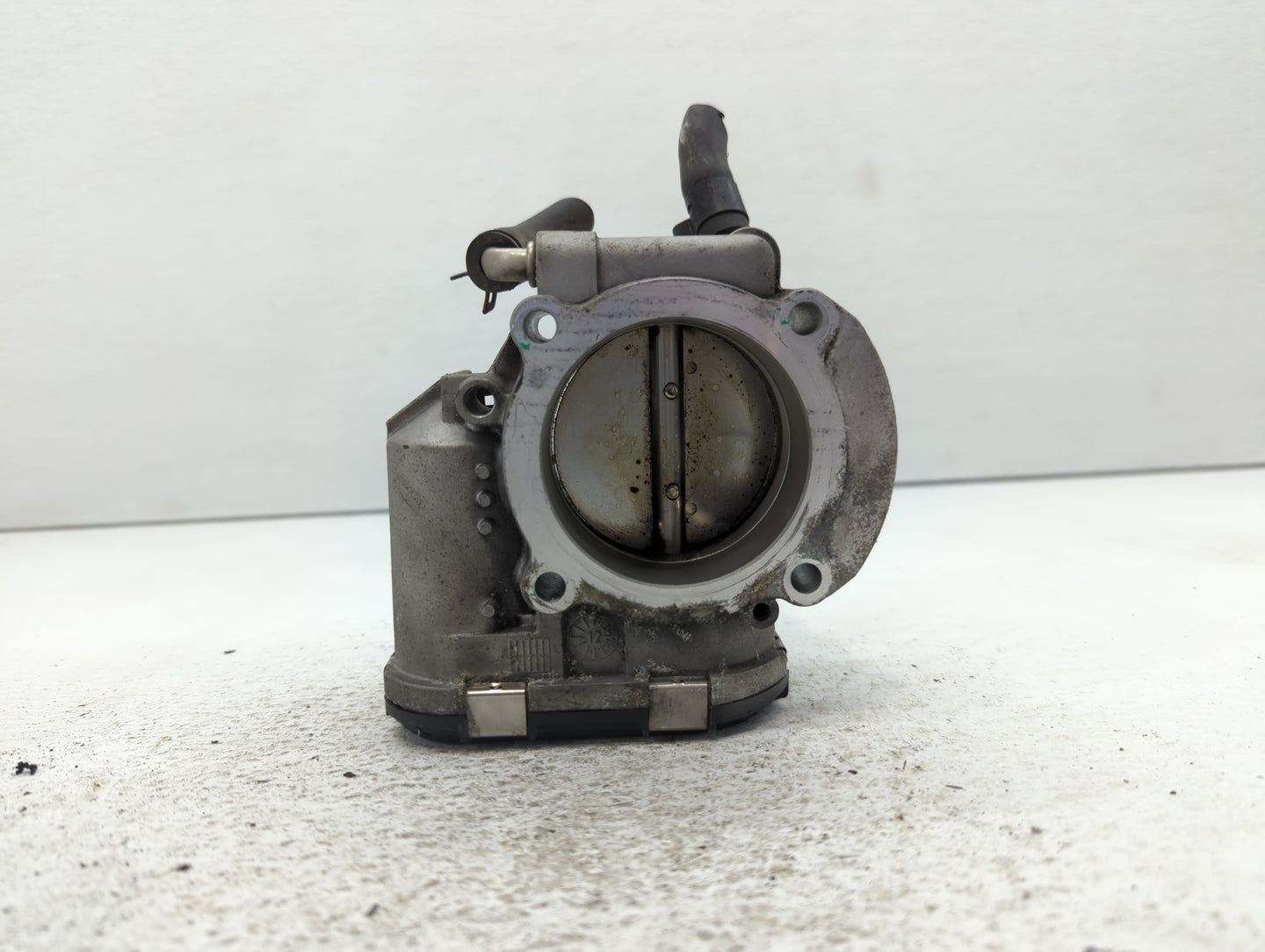 2011-2014 Hyundai Sonata Throttle Body P/N:35100-2G700 Fits Fits 2011 2012 2013 2014 2015 2016 OEM Used Auto Parts - Oemused