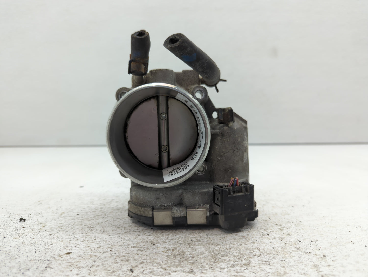 2011-2014 Hyundai Sonata Throttle Body P/N:35100-2G700 Fits Fits 2011 2012 2013 2014 2015 2016 OEM Used Auto Parts - Oemused
