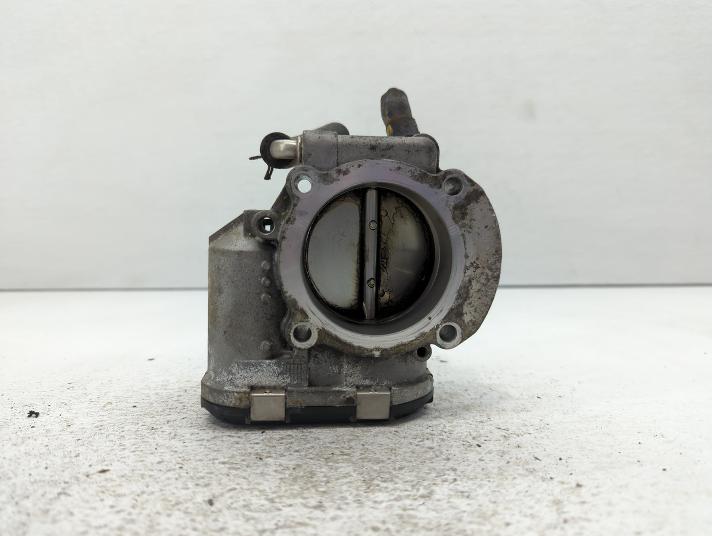 2011-2014 Hyundai Sonata Throttle Body P/N:35100-2G700 Fits Fits 2011 2012 2013 2014 2015 2016 OEM Used Auto Parts - Oemused