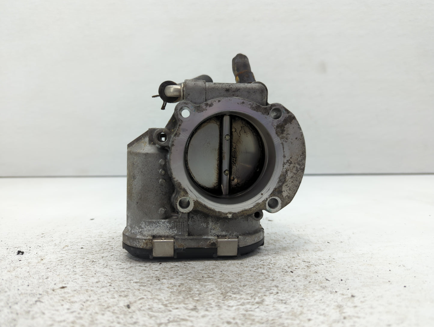 2011-2014 Hyundai Sonata Throttle Body P/N:35100-2G700 Fits Fits 2011 2012 2013 2014 2015 2016 OEM Used Auto Parts - Oemused