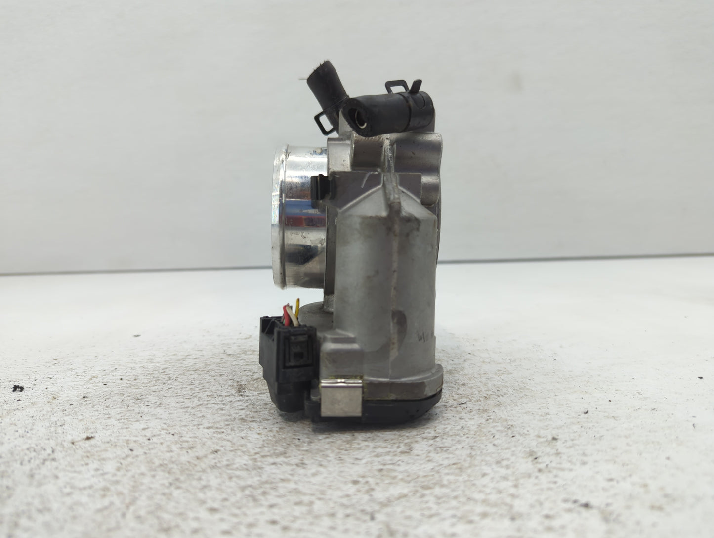 2011-2015 Hyundai Sonata Throttle Body P/N:35100-2G700 35100-2G800 Fits Fits 2011 2012 2013 2014 2015 2016 OEM Used Auto Par