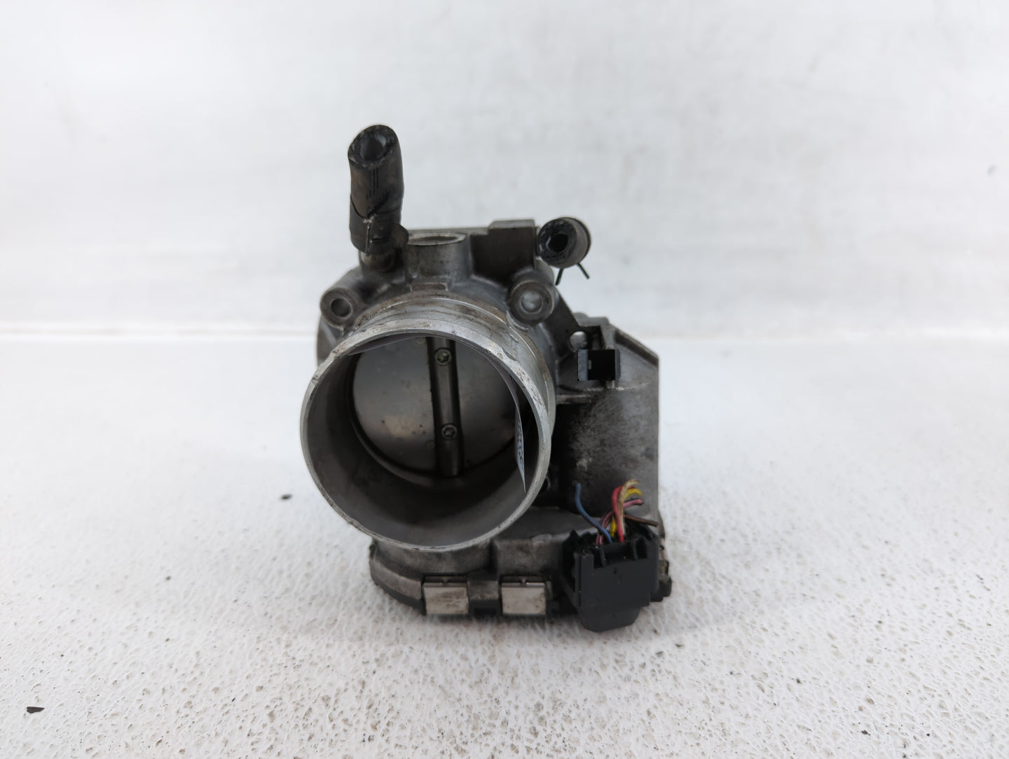 2011-2014 Hyundai Sonata Throttle Body P/N:35100-2G700 Fits Fits 2011 2012 2013 2014 2015 2016 OEM Used Auto Parts - Oemused
