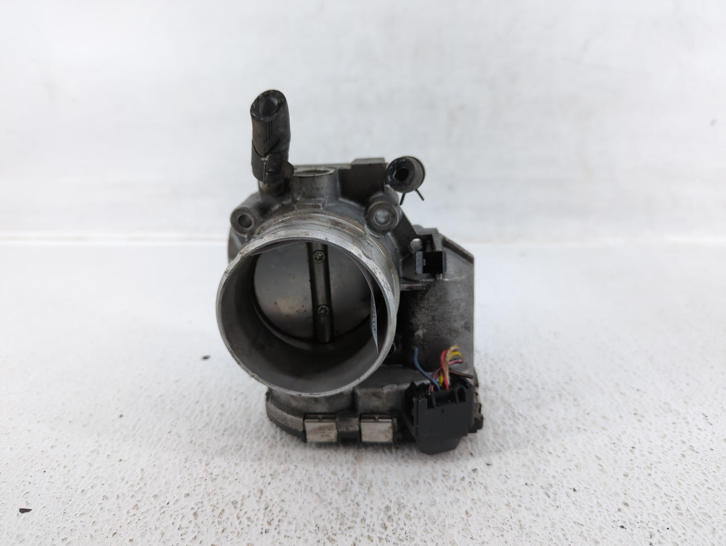 2011-2014 Hyundai Sonata Throttle Body P/N:35100-2G700 Fits Fits 2011 2012 2013 2014 2015 2016 OEM Used Auto Parts - Oemused