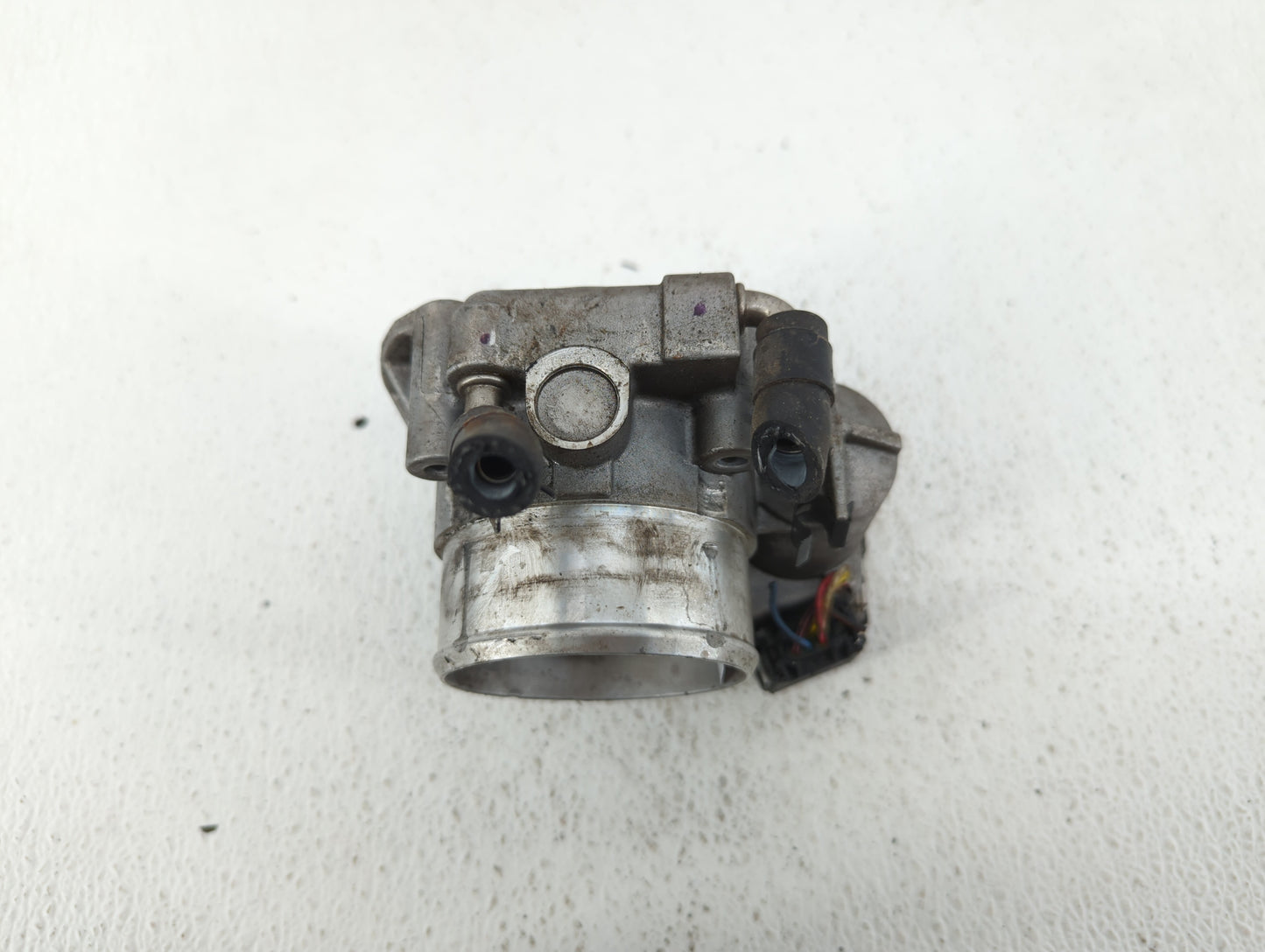 2011-2014 Hyundai Sonata Throttle Body P/N:35100-2G700 Fits Fits 2011 2012 2013 2014 2015 2016 OEM Used Auto Parts - Oemused