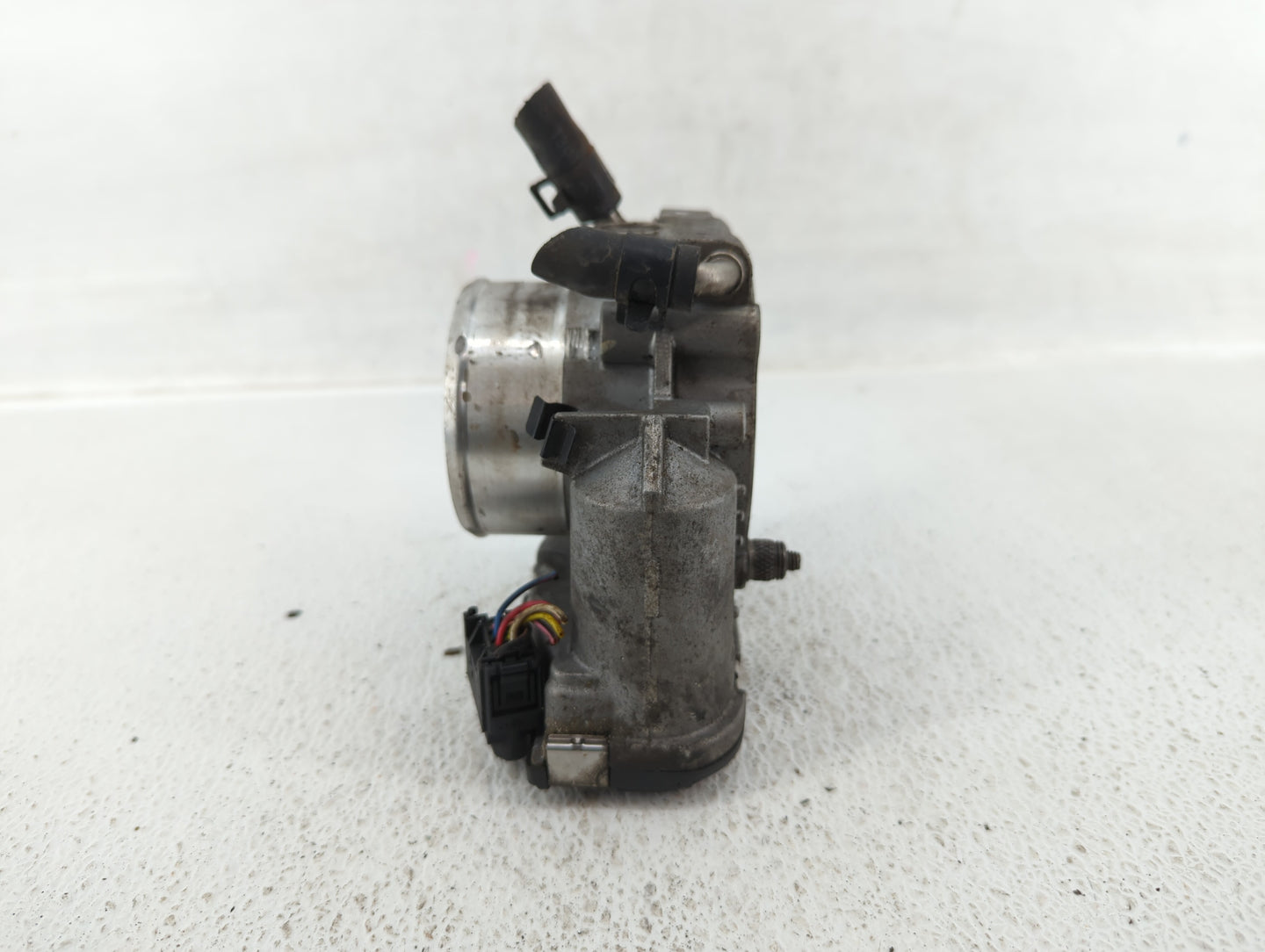 2011-2014 Hyundai Sonata Throttle Body P/N:35100-2G700 Fits Fits 2011 2012 2013 2014 2015 2016 OEM Used Auto Parts - Oemused