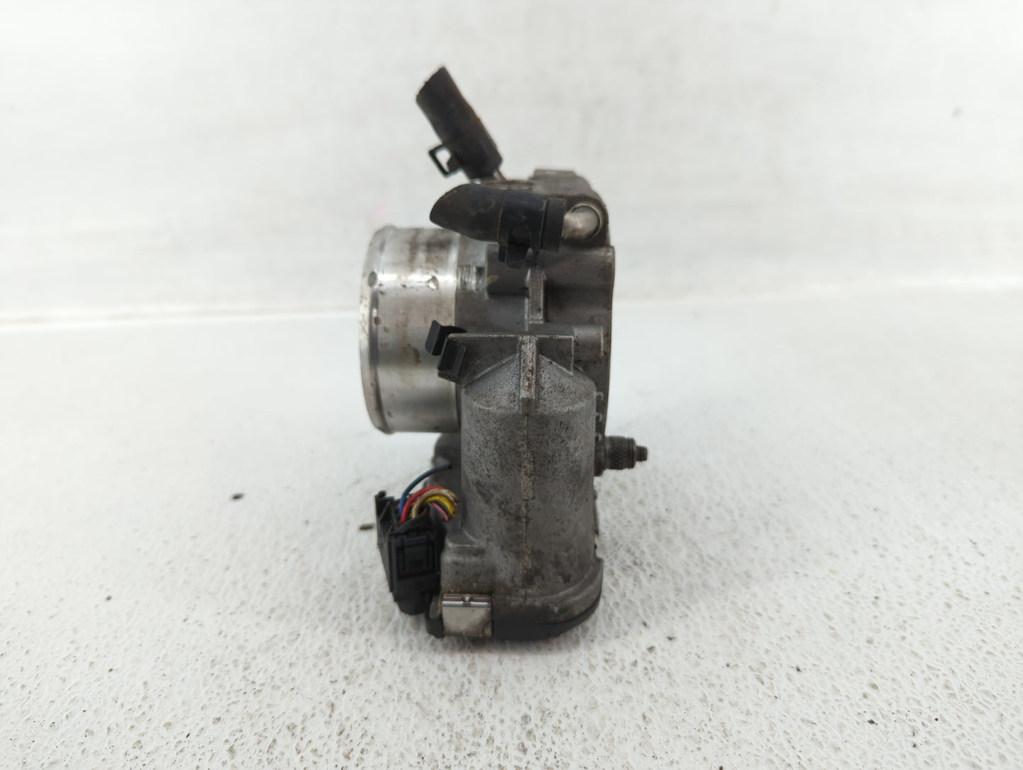 2011-2014 Hyundai Sonata Throttle Body P/N:35100-2G700 Fits Fits 2011 2012 2013 2014 2015 2016 OEM Used Auto Parts - Oemused