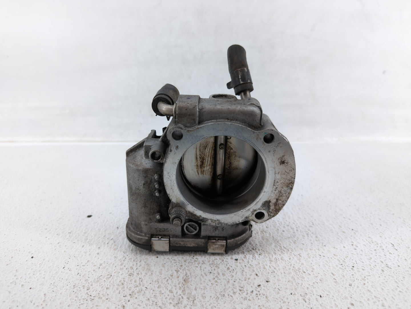 2011-2014 Hyundai Sonata Throttle Body P/N:35100-2G700 Fits Fits 2011 2012 2013 2014 2015 2016 OEM Used Auto Parts - Oemused