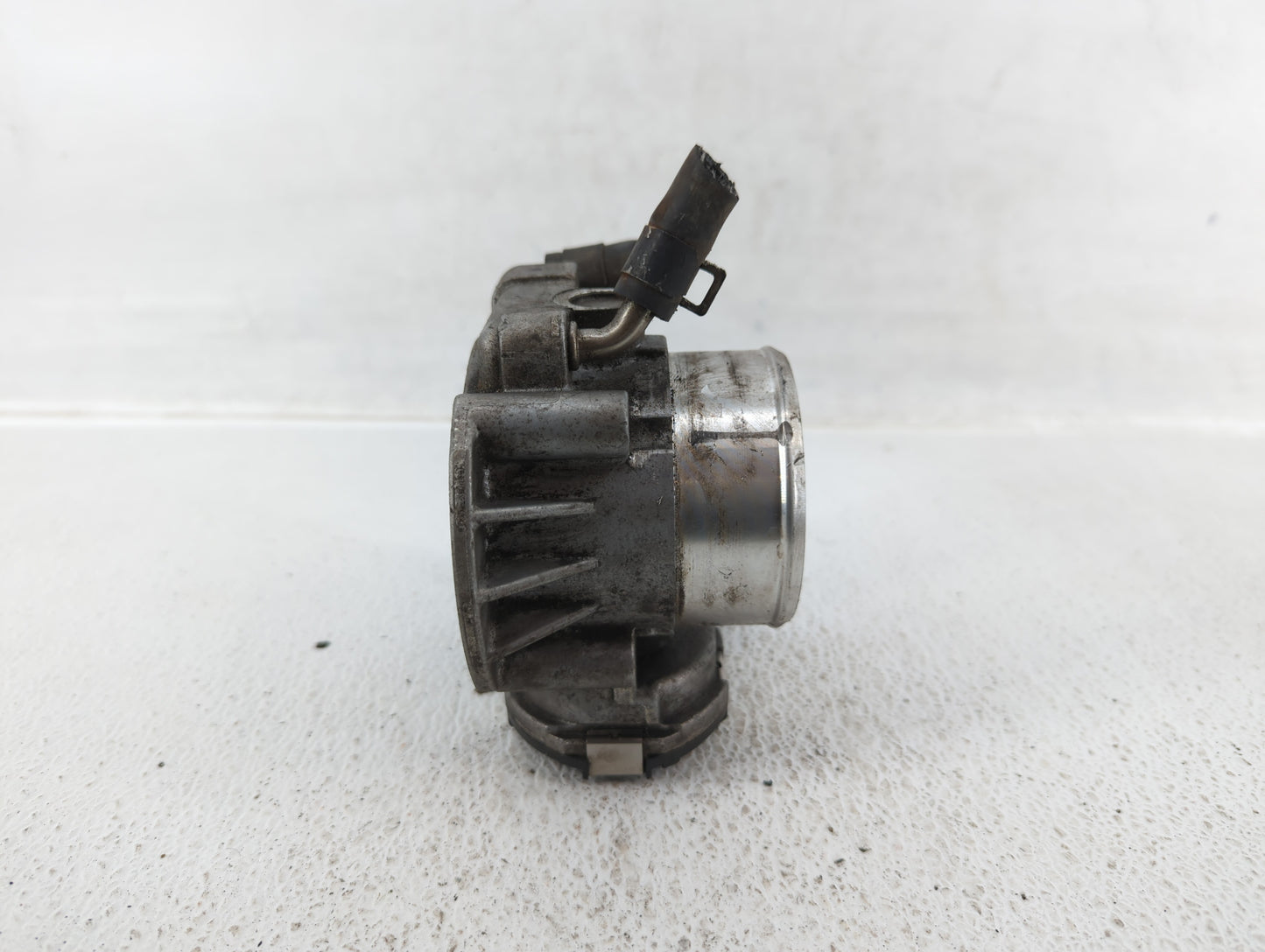 2011-2014 Hyundai Sonata Throttle Body P/N:35100-2G700 Fits Fits 2011 2012 2013 2014 2015 2016 OEM Used Auto Parts - Oemused