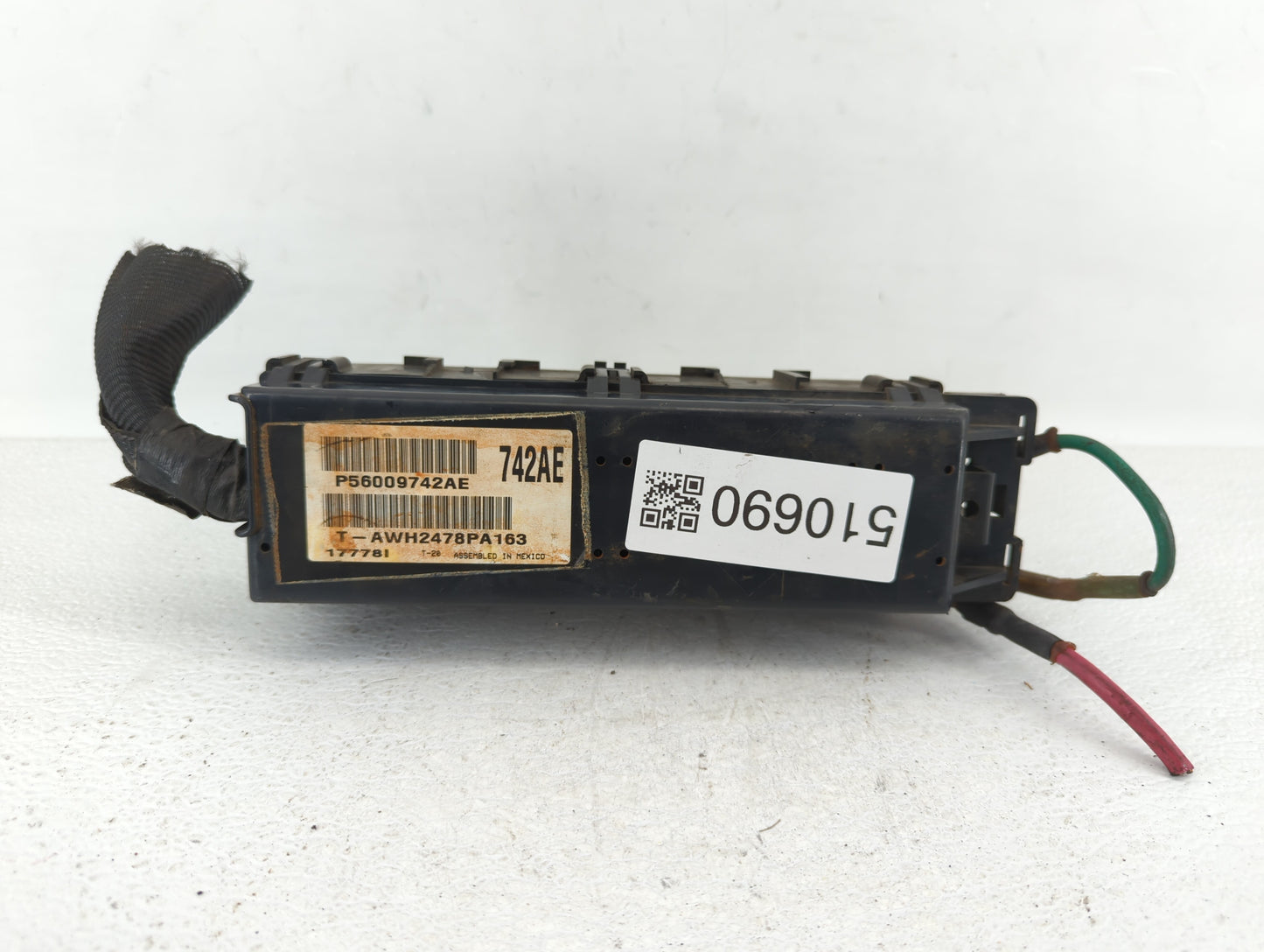 2011-2014 Hyundai Sonata Fusebox Fuse Box Panel Relay Module P/N:P56009742AE Fits Fits 2011 2012 2013 2014 OEM Used Auto Par