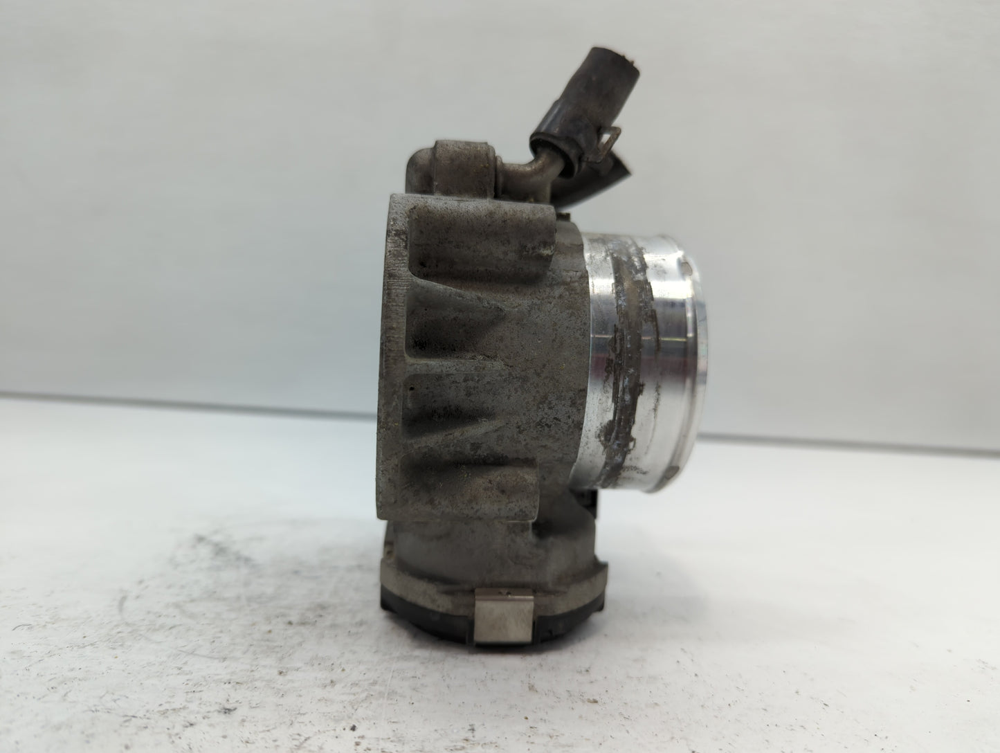 2011-2014 Hyundai Sonata Throttle Body P/N:35100-2G700 Fits Fits 2011 2012 2013 2014 2015 2016 OEM Used Auto Parts - Oemused