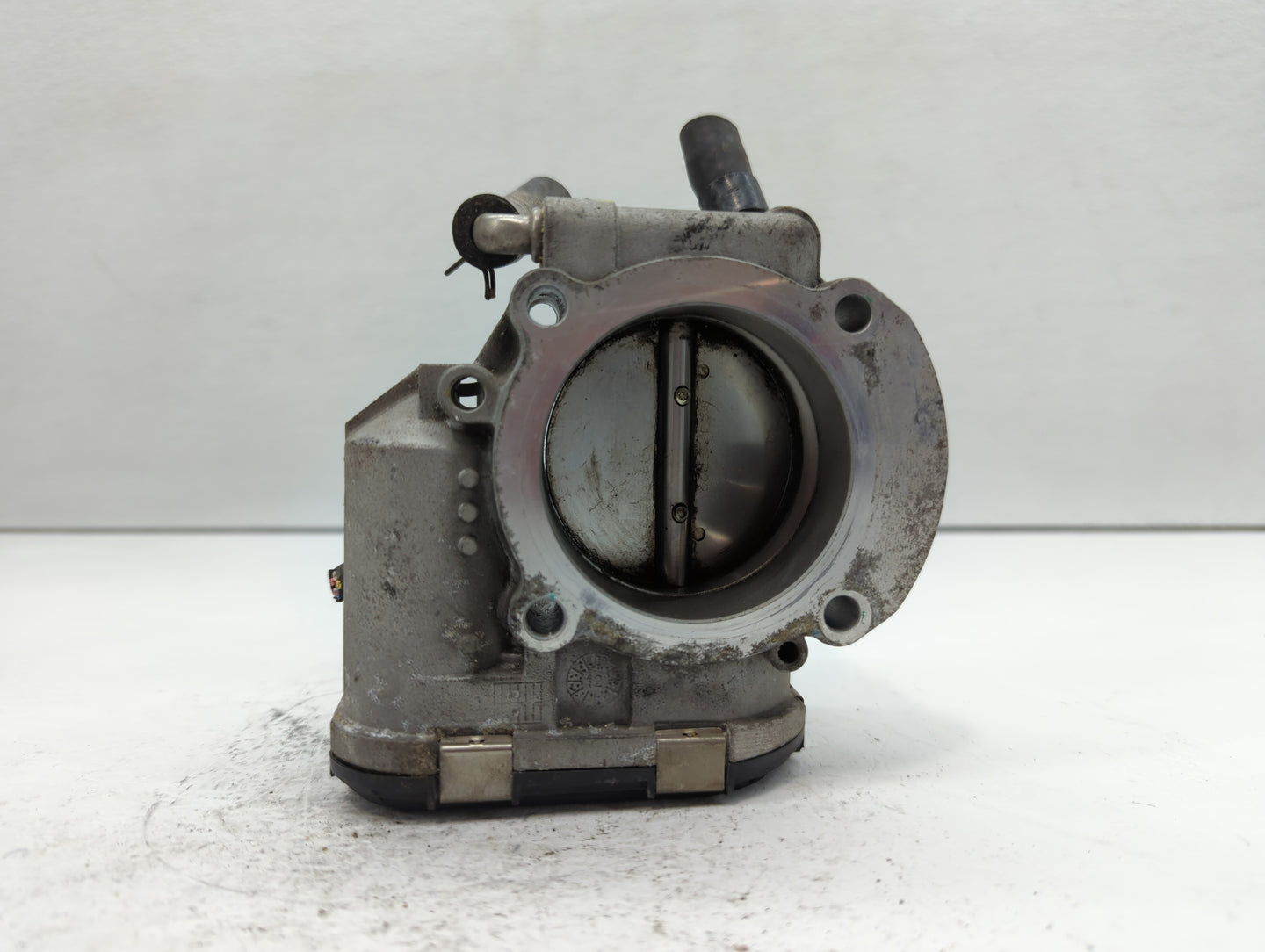 2011-2014 Hyundai Sonata Throttle Body P/N:35100-2G700 Fits Fits 2011 2012 2013 2014 2015 2016 OEM Used Auto Parts - Oemused