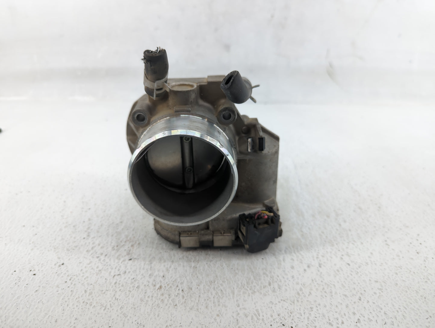 2011-2014 Hyundai Sonata Throttle Body P/N:35100-2G700 Fits Fits 2011 2012 2013 2014 2015 2016 OEM Used Auto Parts - Oemused
