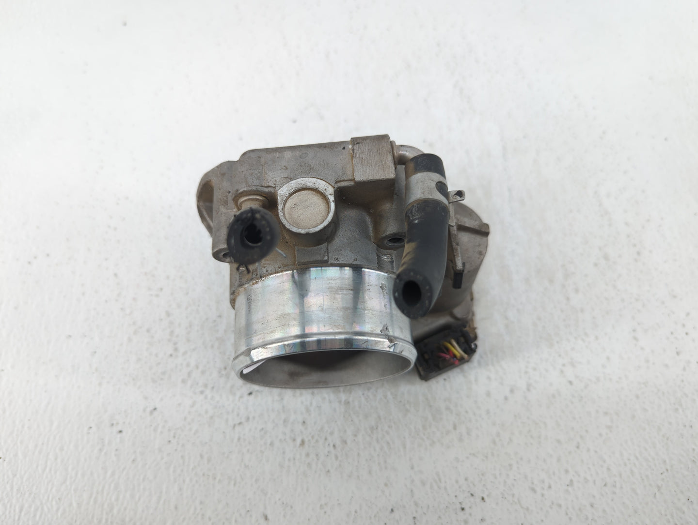 2011-2014 Hyundai Sonata Throttle Body P/N:35100-2G700 Fits Fits 2011 2012 2013 2014 2015 2016 OEM Used Auto Parts - Oemused