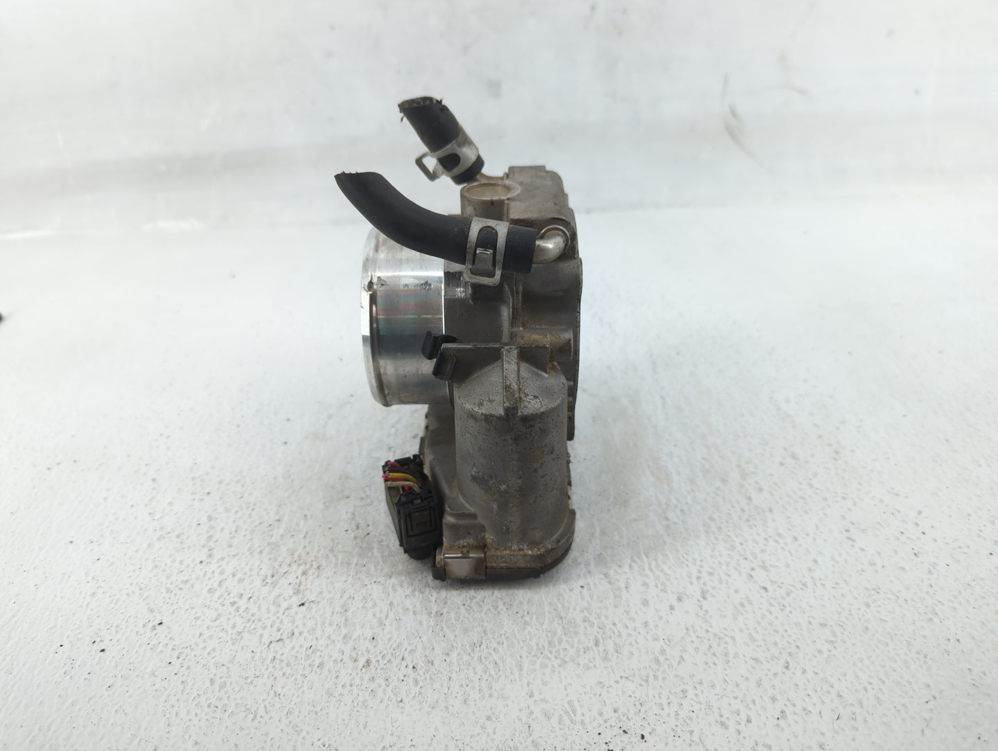 2011-2014 Hyundai Sonata Throttle Body P/N:35100-2G700 Fits Fits 2011 2012 2013 2014 2015 2016 OEM Used Auto Parts - Oemused