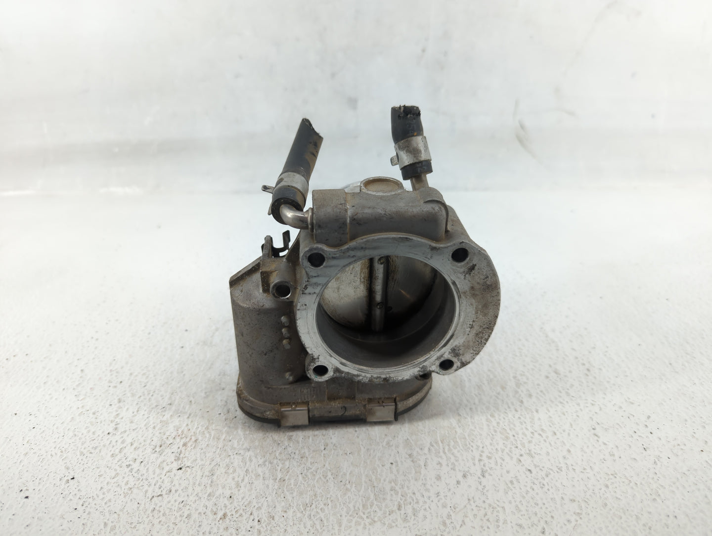 2011-2014 Hyundai Sonata Throttle Body P/N:35100-2G700 Fits Fits 2011 2012 2013 2014 2015 2016 OEM Used Auto Parts - Oemused